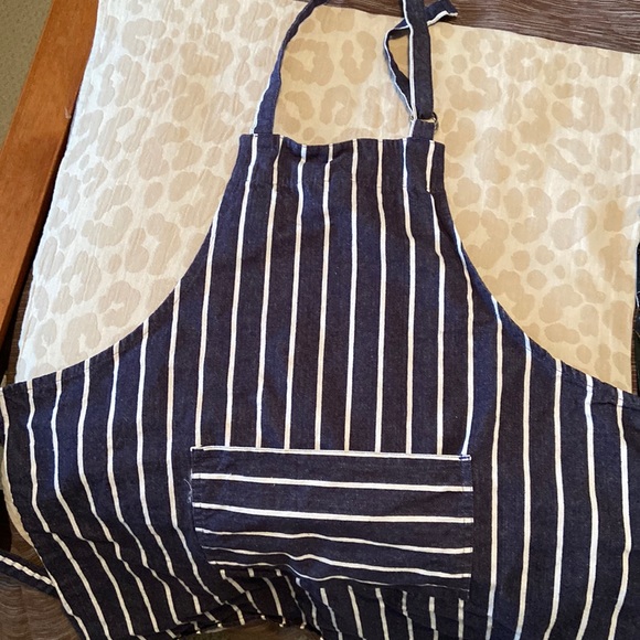 now designs striped apron - Picture 1 of 2